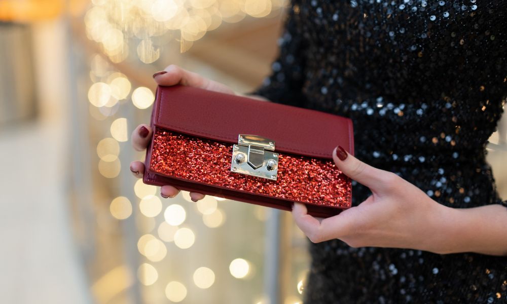 Clutch vs. Wristlet: What's the Difference?